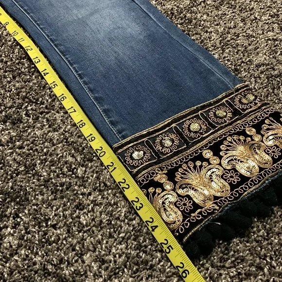 BlankNYC Embellished Hem Jean 27 - Picture 11 of 11